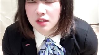 男の娘が本物のOL制服着てしこしこオナニー、本革パンプスの中に射精
