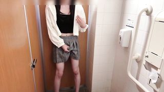 [Crossdressing] Japanese getting off with a pile of orgasm in a adorable uniform