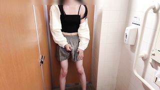 [Crossdressing] Japanese getting off with a pile of orgasm in a adorable uniform