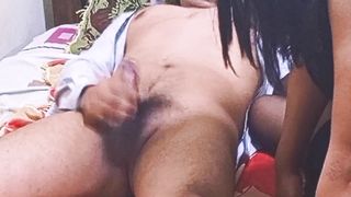 le doy duro a femboy luego me corro y le hago probar jelly a travesti