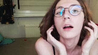 Whorish tranny wanks off and has joy with her hitachi