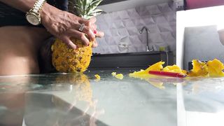 FOLLANDO PIÑA PUMMELING PINEAPPLE