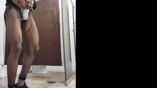 ELASTIC BUM FEMBOY TWERK IN PUBLIC