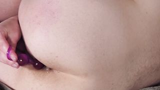 TGIRL DELVES DEEP INTO HER SLOT WITH BEADS