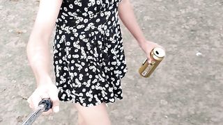 linda trans con sandalias nuevas muy caliente sale a caminar busca un pene grande y grueso