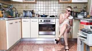 Sissy Tramp Michelle Late Evening Dinner and WEB display