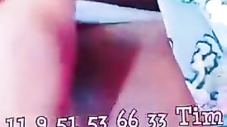 Renata Barbosa se masturbando no meio da rua