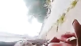 Renata Barbosa exibe a piroca gostosa em publico