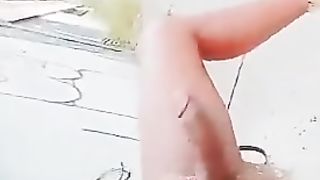 Renata Barbosa exibe a piroca gostosa em publico