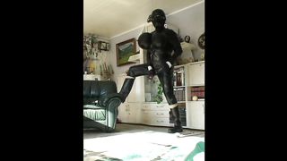 Roxina2005HeavyRubberGurl150305XXL.WMV