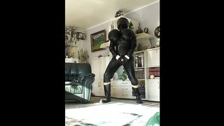 Roxina2005HeavyRubberGurl150305XXL.WMV