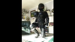 Roxina2005HeavyRubberGurl150305XXL.WMV