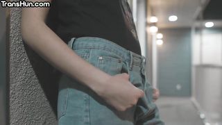 Trans hunny gets gets backside frigged by face-sitting stunner