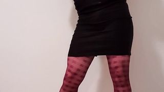 Trans femboy wanking off in crimson pantyhose