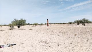 transgirl desnuda en publico con lindos pies tacones altos y ass-plug assfucking muy caliente