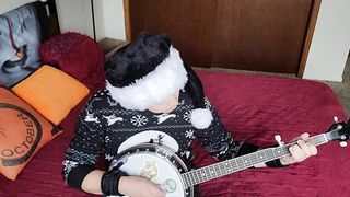 Shemale Rectally Strokes While Frolicking Banjo