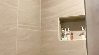 Diko mapigilan magpasabog ng tamod sa motel habang naliligo