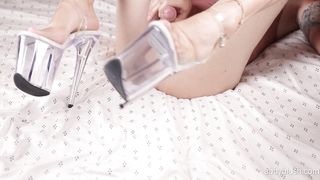 Trans honey in high-heeled slippers can't stop slurping jism