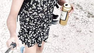 glorious transgirl camina en publico con minifalda y sandalias muy caliente