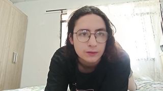 trans adora gozar brincando com a bunda