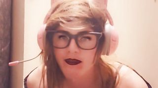 Femboy send you a snap of her juggling on a fucktoy