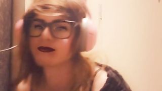 Femboy send you a snap of her juggling on a fucktoy