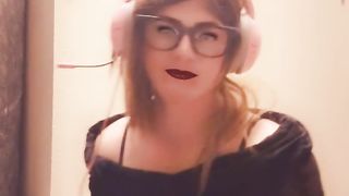 Femboy send you a snap of her juggling on a fucktoy