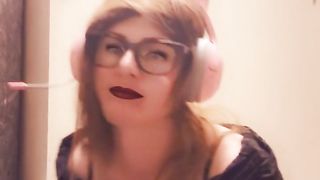 Femboy send you a snap of her juggling on a fucktoy