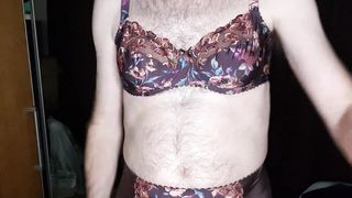 Crossdresser Wanking off dressed in undergarments