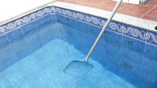 TRANSSEXUAL Geovanna Portylla Gives Him a Fine Dicking by The Pool