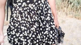 linda tranny camina en publico con minivestido y sandalias altas caliente