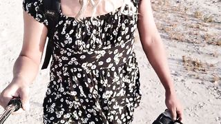 linda tranny camina en publico con minivestido y sandalias altas caliente