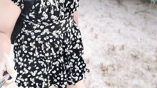 linda tranny camina en publico con minivestido y sandalias altas caliente