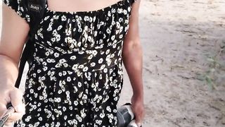 linda tranny camina en publico con minivestido y sandalias altas caliente