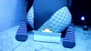 Especial de Halloween: Brujita Femboy monta su gran varita mágica hasta el fondo