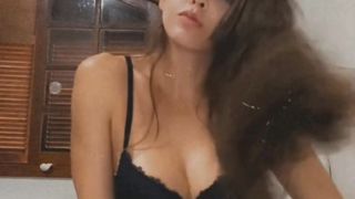 Dançando de Grelinho de fora ! =)