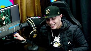 Emily Narizinho flashed her molten bootie and her shaft in her undies to Ruan, did he like it? - Podcast Pápum no Barraco!