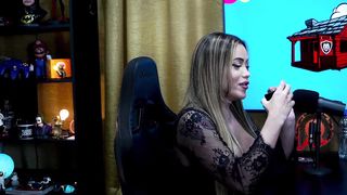 Emily Narizinho flashed her molten bootie and her shaft in her undies to Ruan, did he like it? - Podcast Pápum no Barraco!