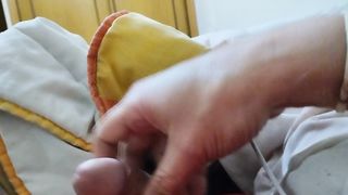 Tirada en la cama sexualizadamente viktorialapija