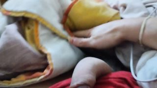 Tirada en la cama sexualizadamente viktorialapija