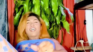 Immense pulsing ladyboy want to plow in the living bedroom and spunk