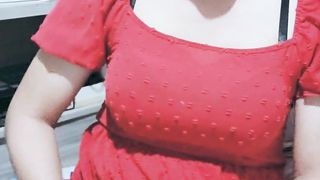 Valentina Lee transexual masturbando su gran verga lechosa