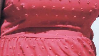 Valentina Lee transexual masturbando su gran verga lechosa