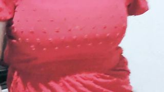 Valentina Lee transexual masturbando su gran verga lechosa