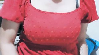 Valentina Lee transexual masturbando su gran verga lechosa