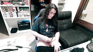 Plump Trans Woman attempts stimulating sound