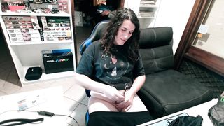 Plump Trans Woman attempts stimulating sound