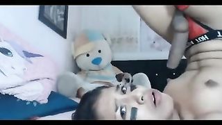 A trap selfsucks and finishes off in her own hatch