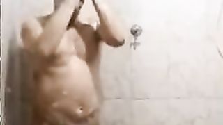 Banho Bem Gostoso Quentinho Com o Pau Duro