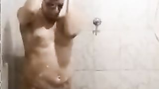 Banho Bem Gostoso Quentinho Com o Pau Duro